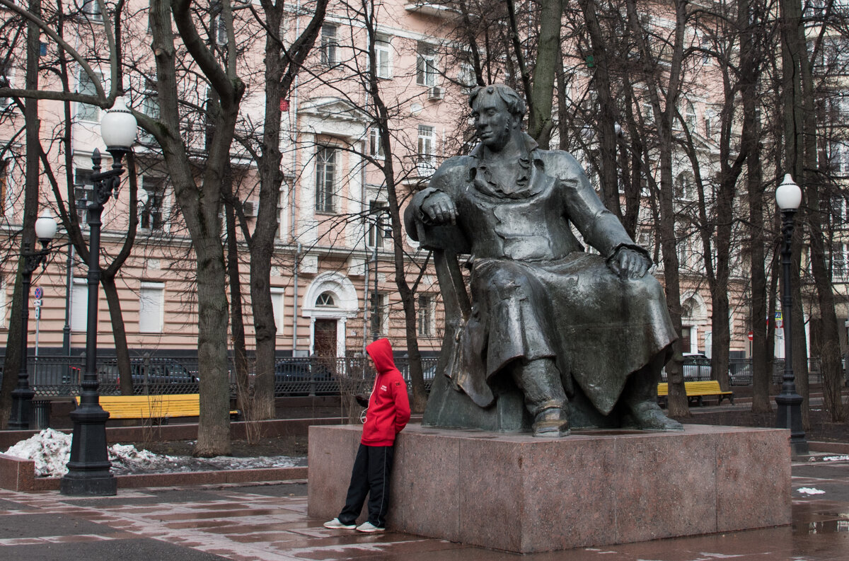 Баснописец И.А.Крылов утешает начинающего поэта... - Владимир Безбородов