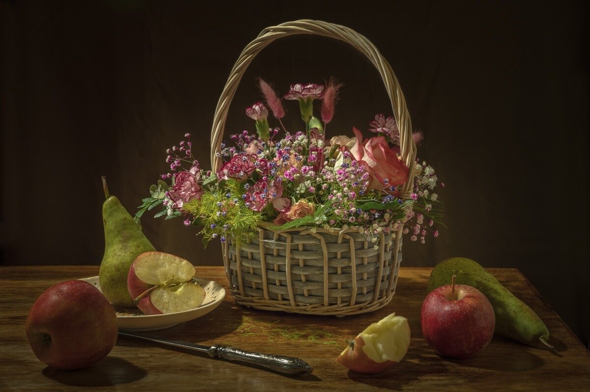 Натюрморт с цветами и фруктами. - Олег Бабурин