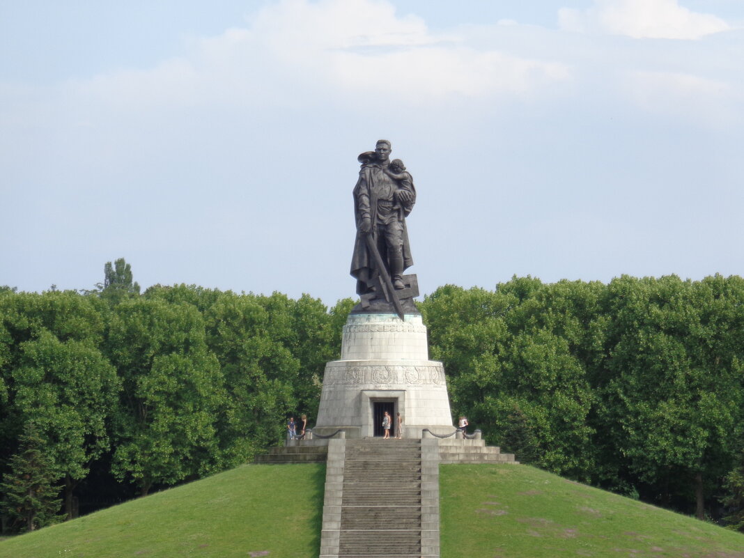 Мемориал в Трептов-Парке - Elena 