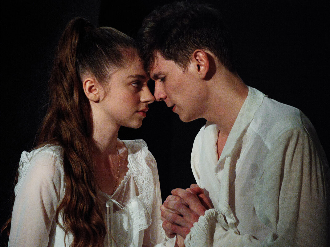 «Нас оглушил не жаворонка голос, а пенье соловья...» («Ромео и Джульетта») - Andrew Barkhatov