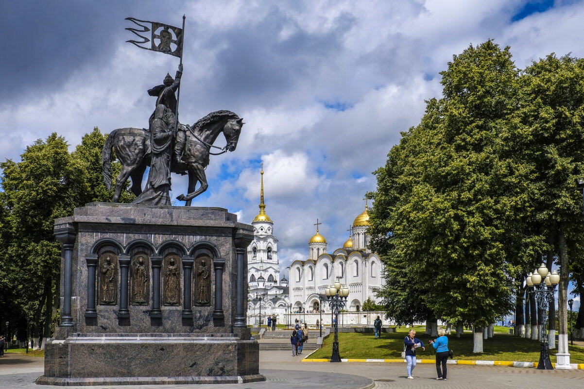 памятник Князья Владимира - Георгий А