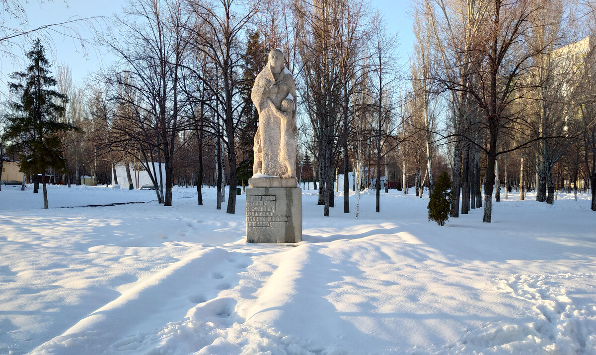 Памятник матерям и детям - жертвам фашизма - Александр Алексеев