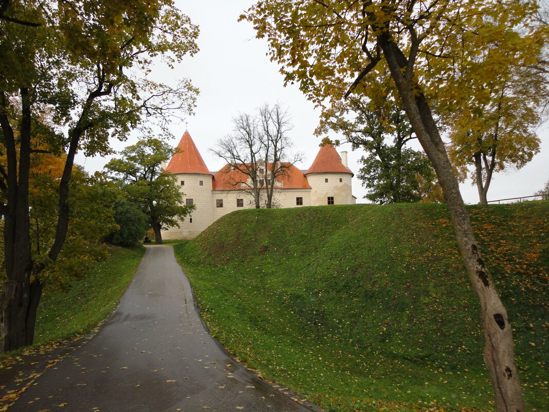 Замок в Латвии - Elena 