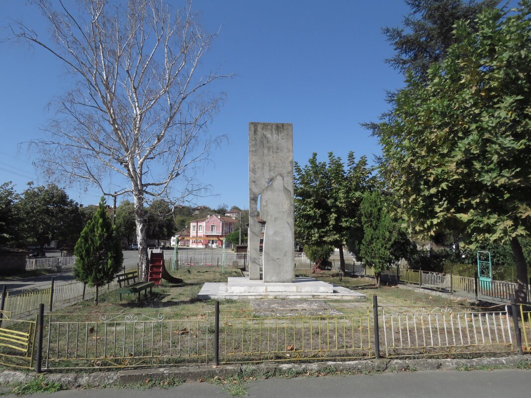 памятник болгарским воинам в деревне Кости - ИРЭН@ .