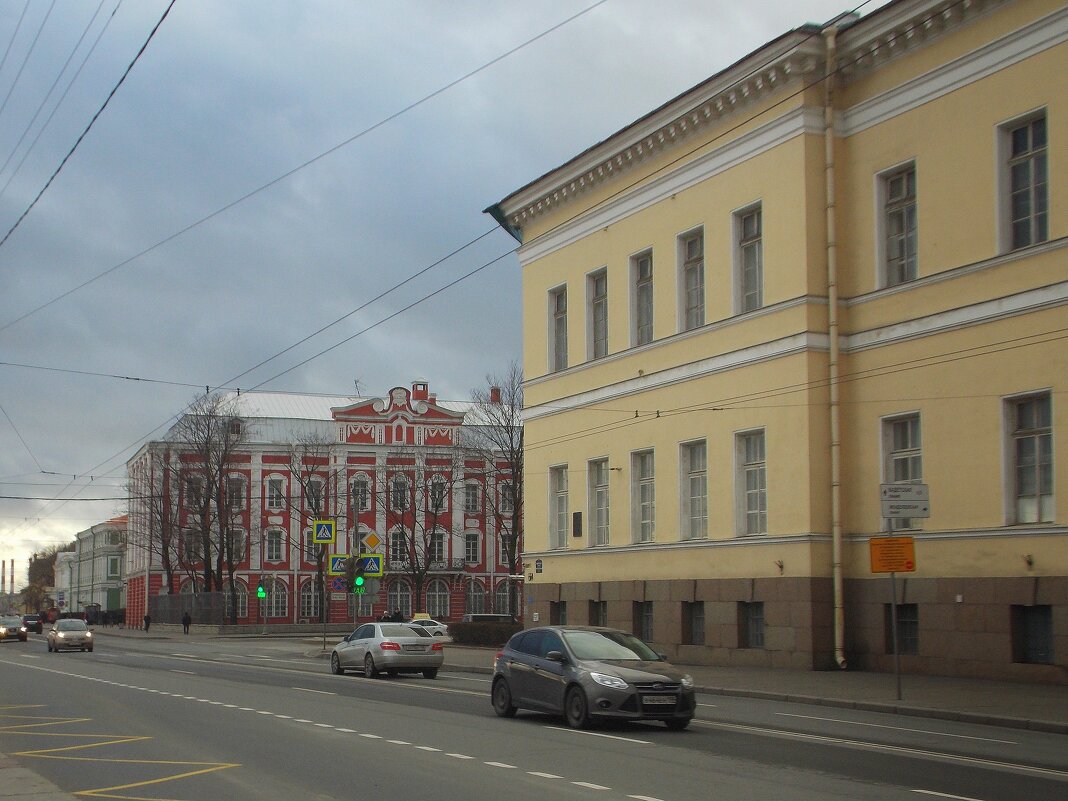 Санкт-Петербург. Здание Академии Наук и вдали здание Университета - Фотогруппа Весна