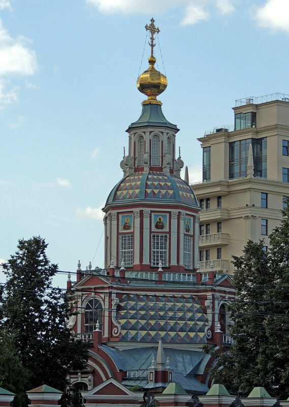 Завершение церкви Иоанна воина на Якиманке в Москве. - Александр Качалин