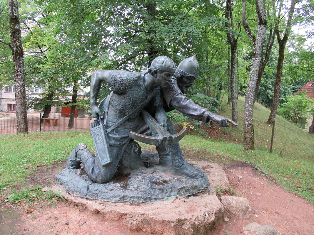Памятник эстонскому старейшине Меэлису и русскому князю Вячко - Елена Павлова (Смолова)