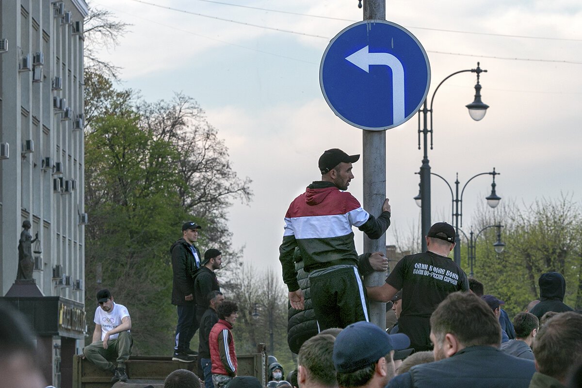 Обязательное движение НАЛЕВО. События от 20/04/20 во Владикавказе. - Олег Стасенко