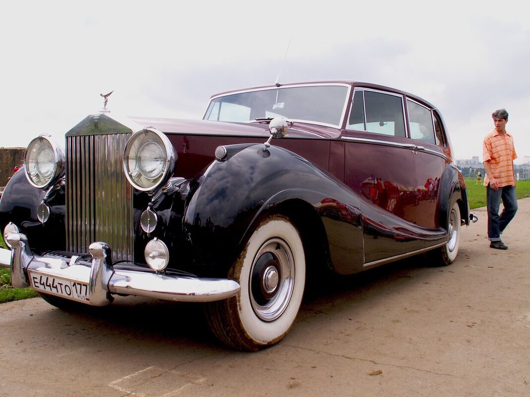 Rolls-Royce Silver Wraith м.б. 47 года или моложе - Сергей Антонов