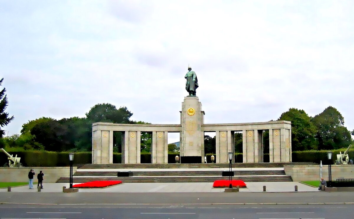 Мемориал павшим советским воинам в Тиргартене (Берлин) - Ольга Довженко