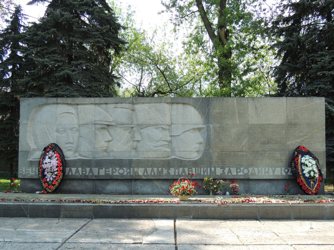 Монумент работникам Люблинского литейно-механического завода - Александр Качалин