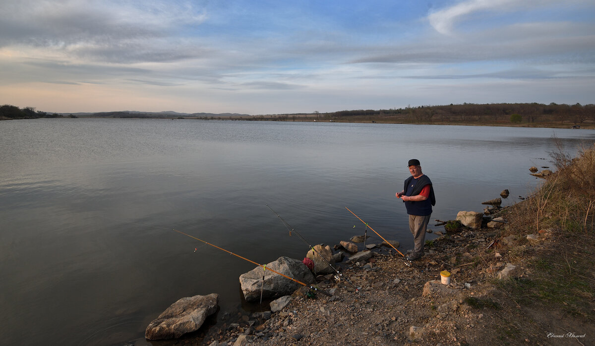 Рыбалка у нас на озере ... - Евгений Хвальчев