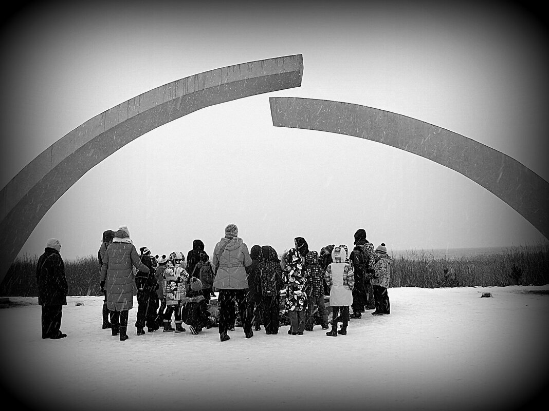Памятник "Разорванное кольцо" - Валентина Жукова
