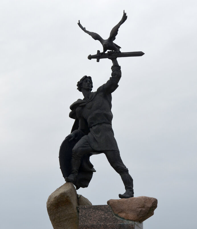Памятник Владимиру Храброму-Донскому – основателю г. Малоярославца. - Наташа *****