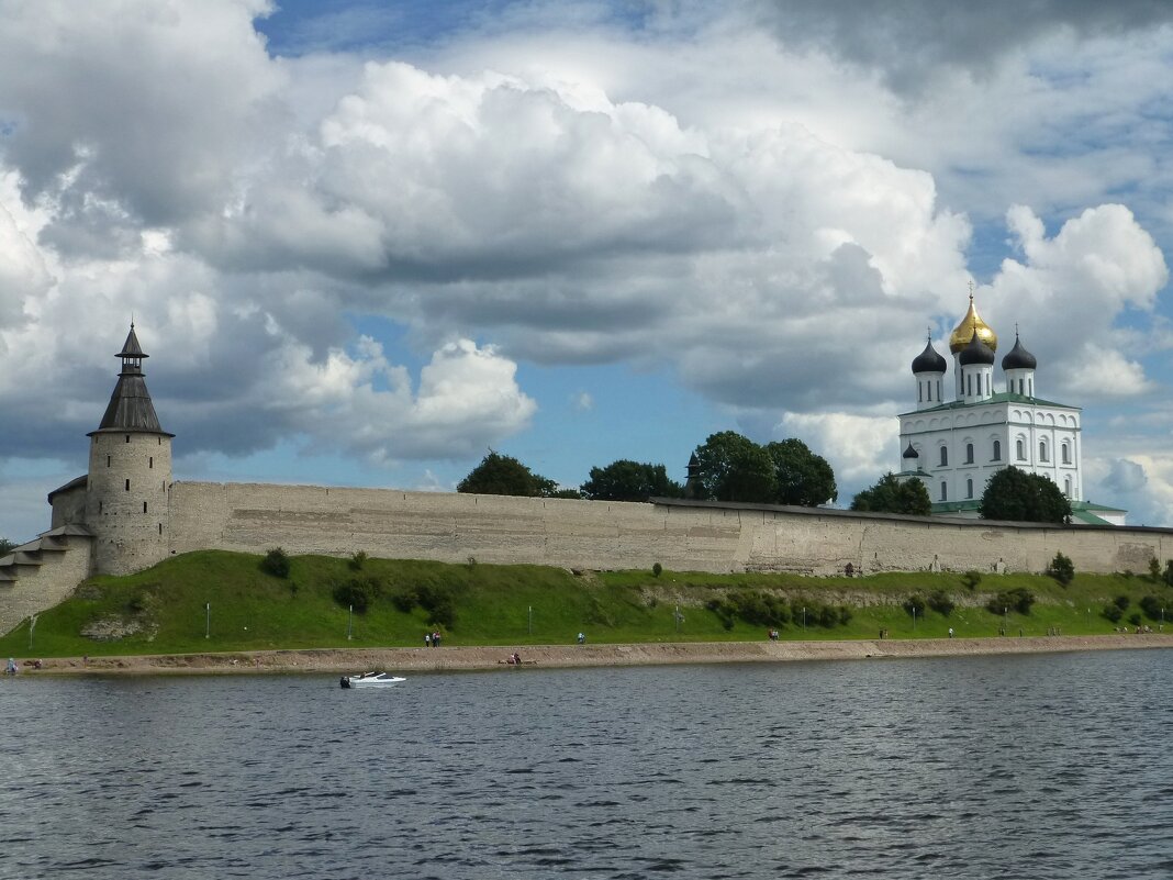 Река Великая и Псковский кремль - Лидия Бусурина