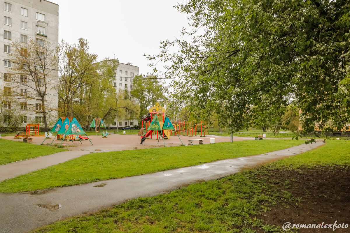Детская площадка на Лёни Голикова (Санкт-Петербург) - Роман Алексеев