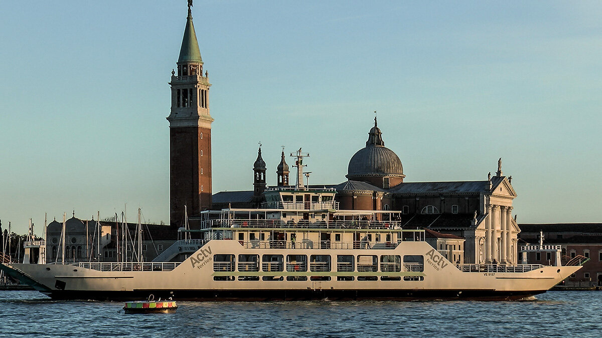 Venezia. Traghetto per Auto Venezia-Lido. - Игорь Олегович Кравченко