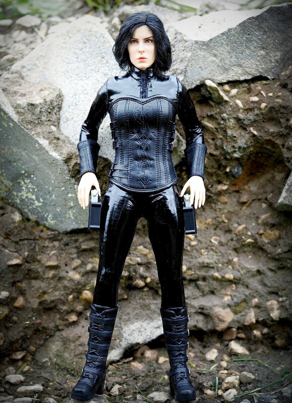 Star Ace Toys 1/6 - Underworld - Selene (Blue Eyes Version) - Zeitgeist Owl