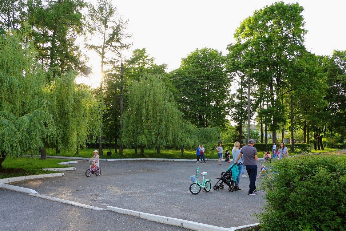 Солнечный вечер первого выходного дня лета - Надежд@ Шавенкова