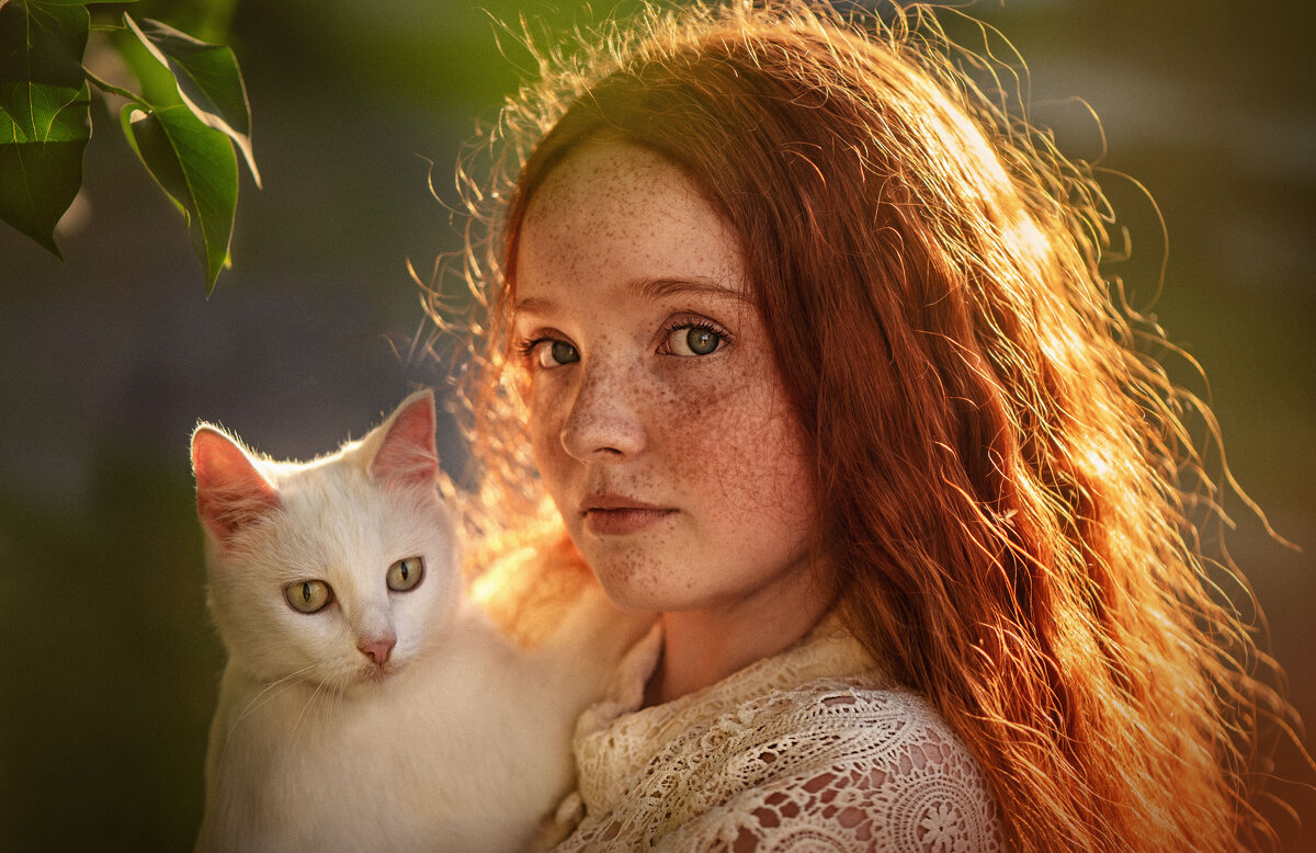 Девушка с кошкой - Kananphoto 