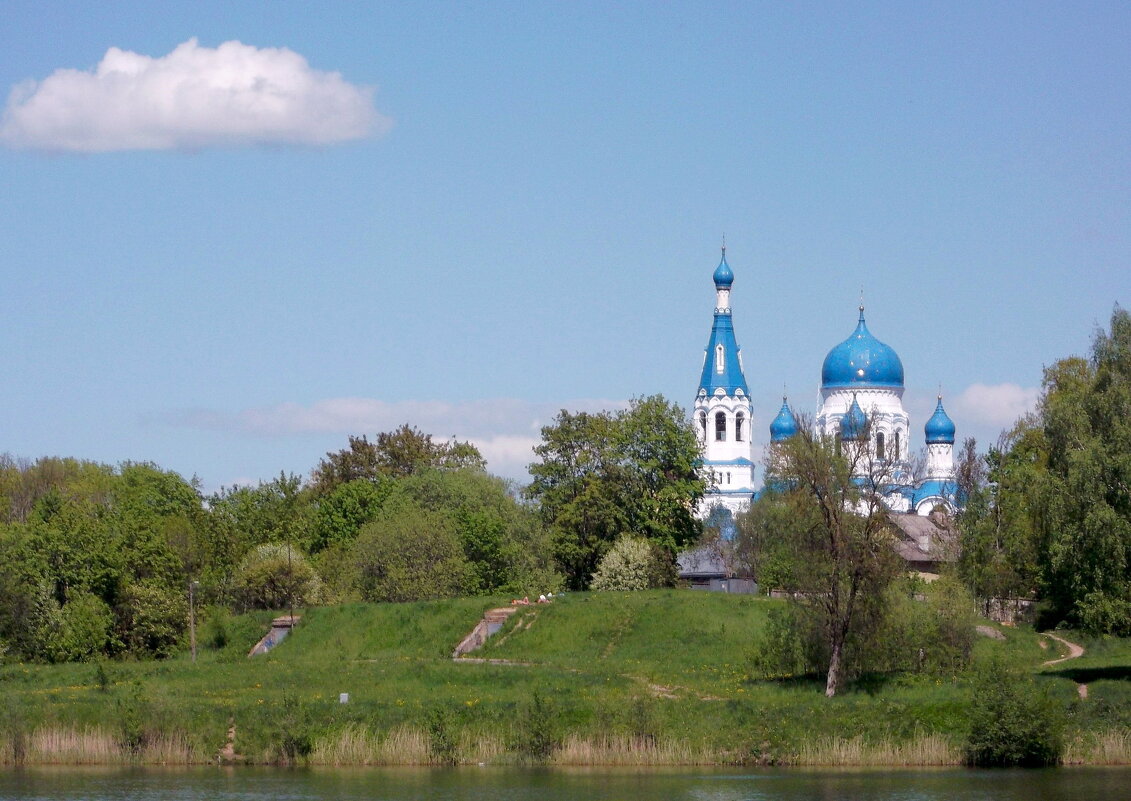 Видишь, там на горе, возвышается храм... - Лия ☼