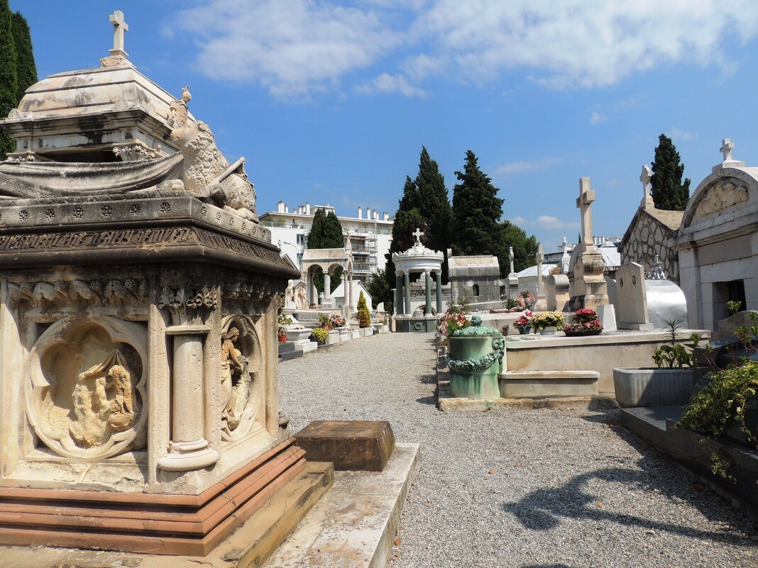 Кладбище при  монастыре Симье - Гала 