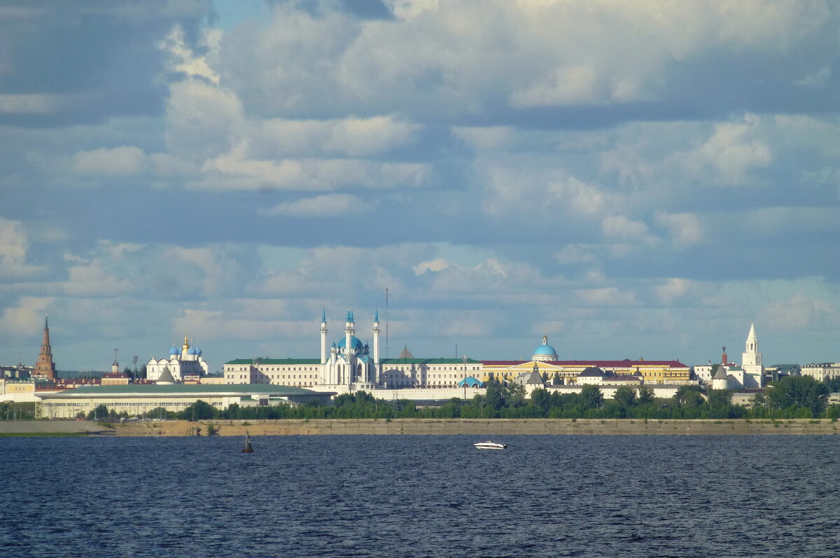 Вид на Казанский кремль с Волги - Наиля 
