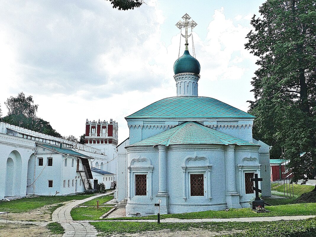 Церковь Амвросия Медиоланского в Новодевичьем монастыре - Лидия Бусурина