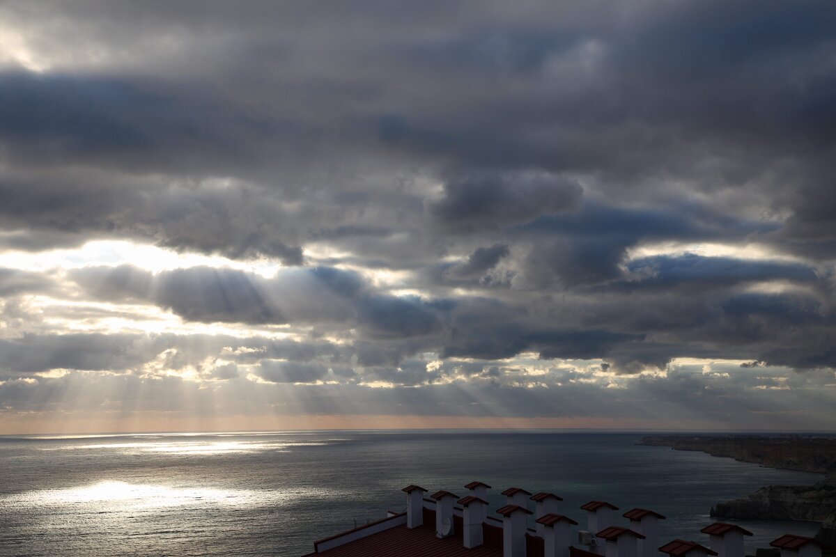 Хмурое небо над морем - Oleg 