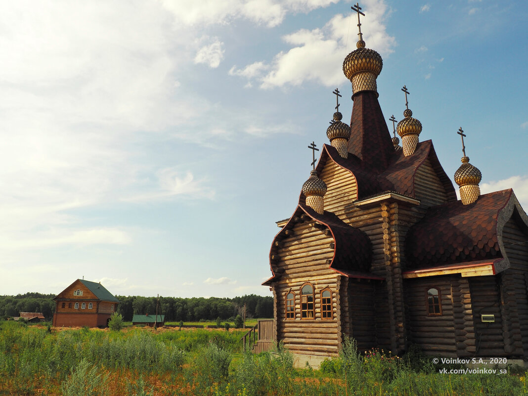 Деревенская церковь и барский дом - Сергей Воинков