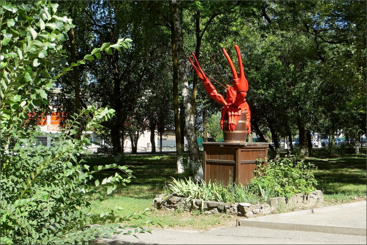 Скульптура около пивного бара - Татьяна Смоляниченко