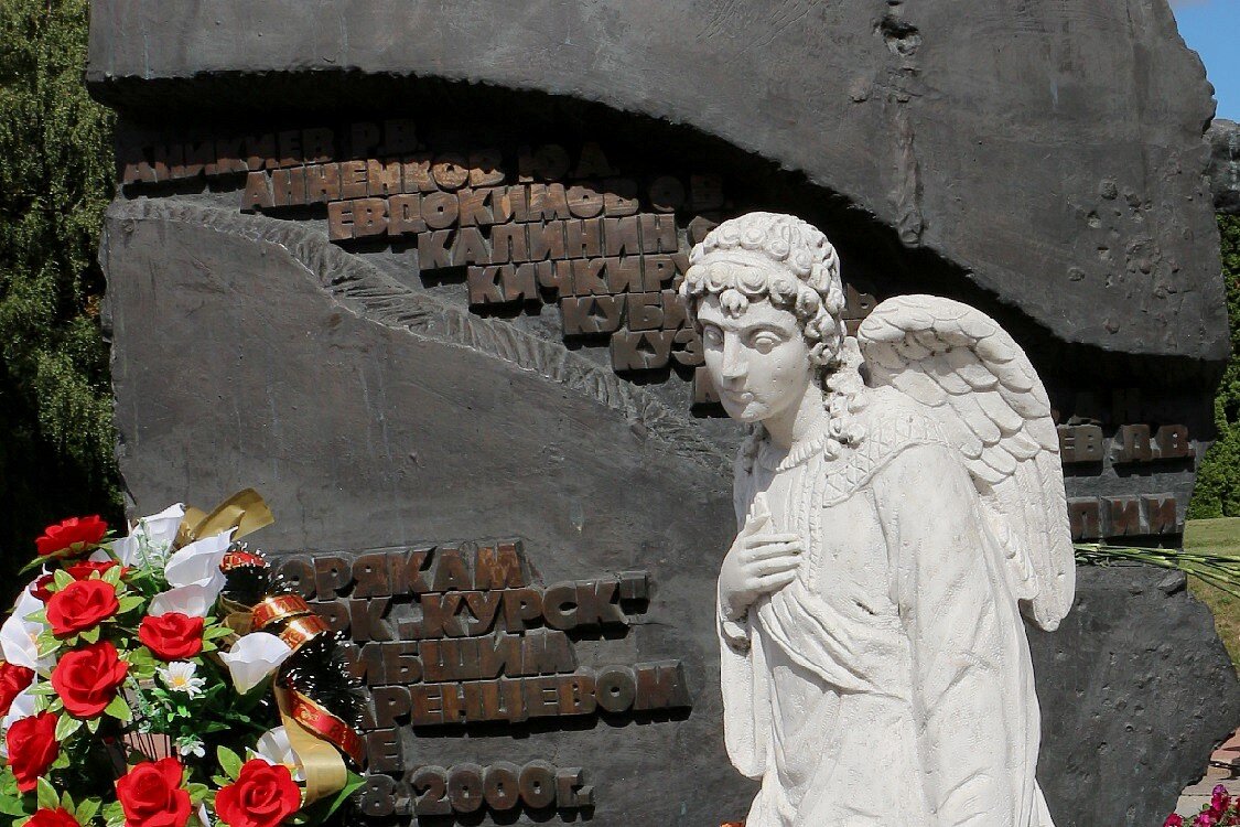 12 августа 2000 К-141 «Курск» и 118 моряков трагически погибли в Баренцевом море - Надежд@ Шавенкова