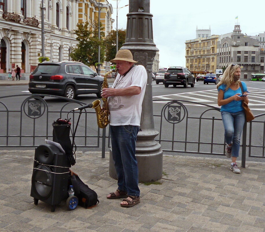 Он выдувал тоску… на саксофоне… - dana smirnova