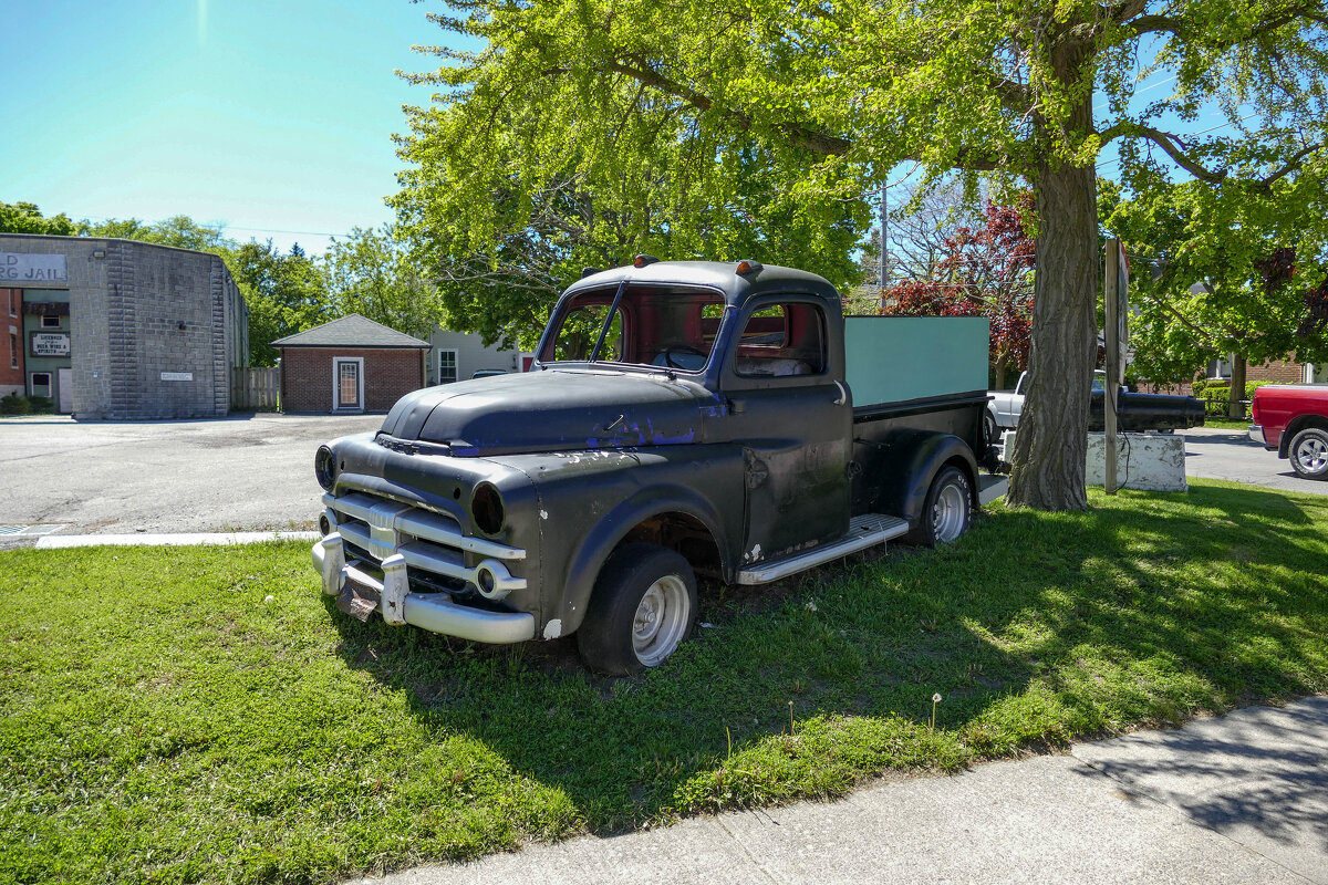 Памятник отслужившему автомобилю Dodge (1950-е), г. Коборг (Канада) - Юрий Поляков