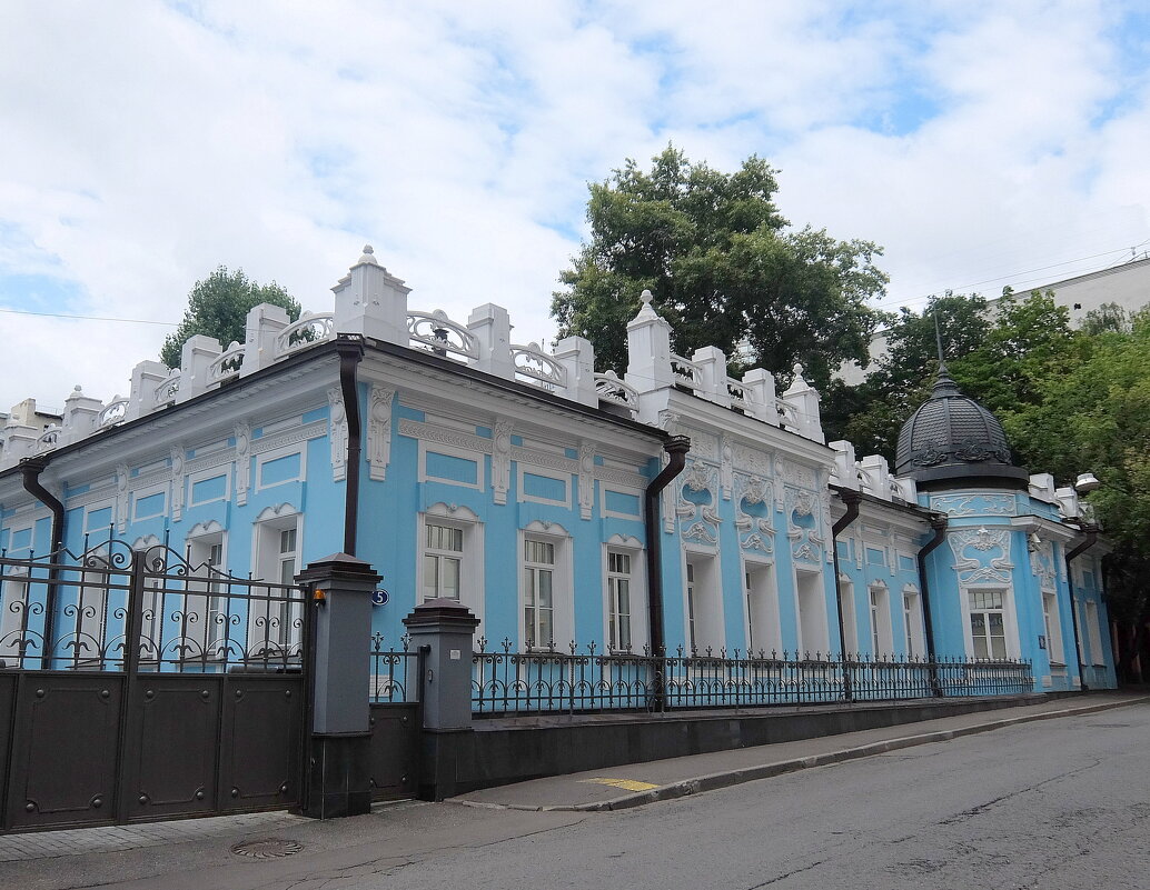 Старинный особняк в арбатском переулке. - Люба 