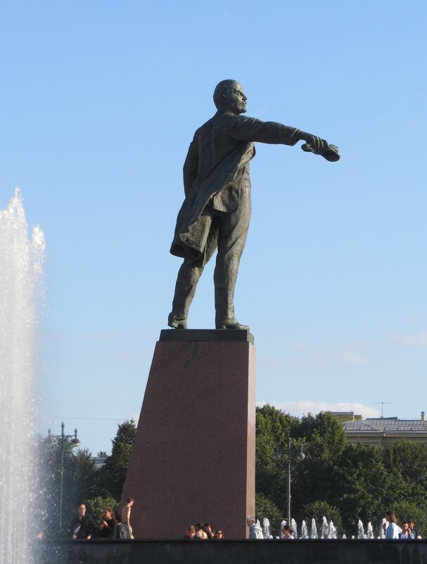 Памятник Ленину на Московской площади - Вера Щукина