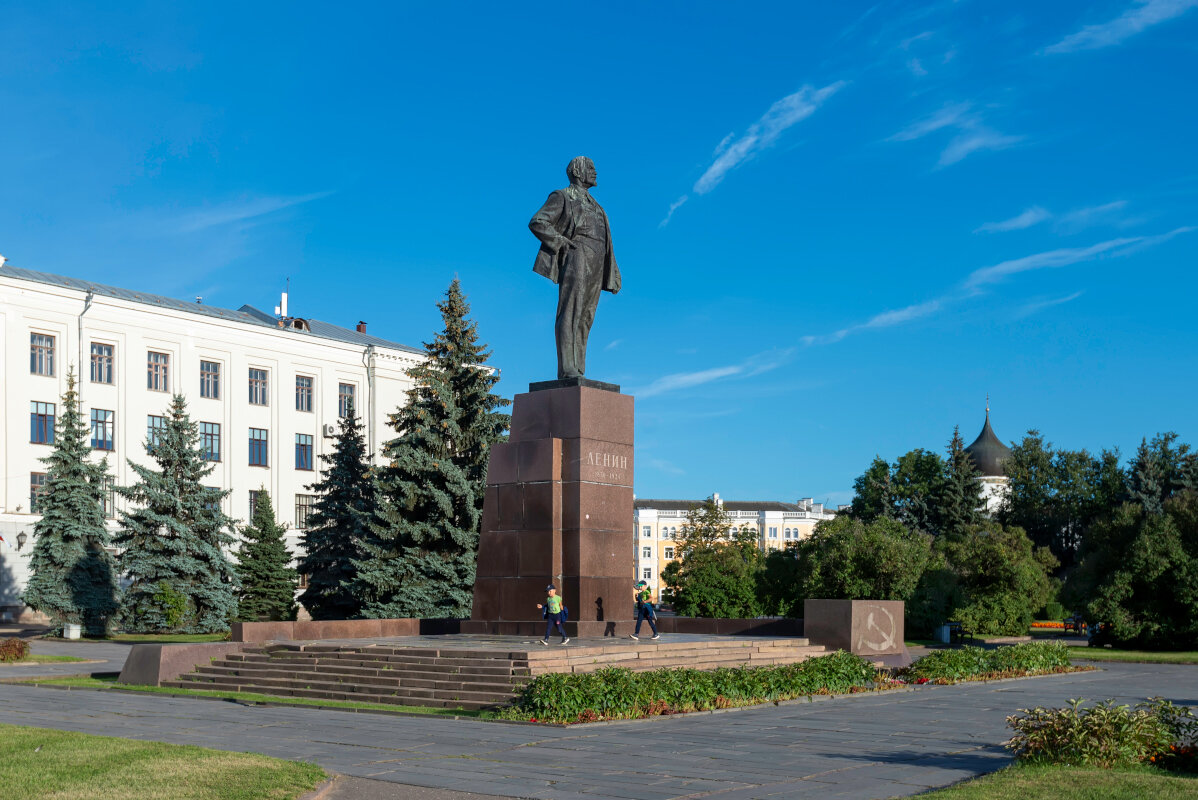 Ленин в Пскове - Олег Пученков