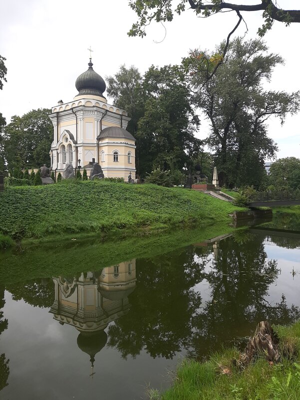 Никольское кладбище Александро-Невской лавры. Пруд и Церковь св. Николая Мирликийского - Елена Павлова (Смолова)