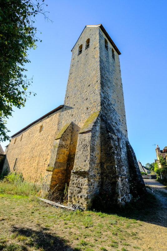 церковь Saint-Hilaire XI  век - Георгий А
