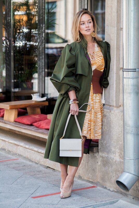 Съёмка для магазина одежды, девушка в туфлях и пальто - Margo Marti