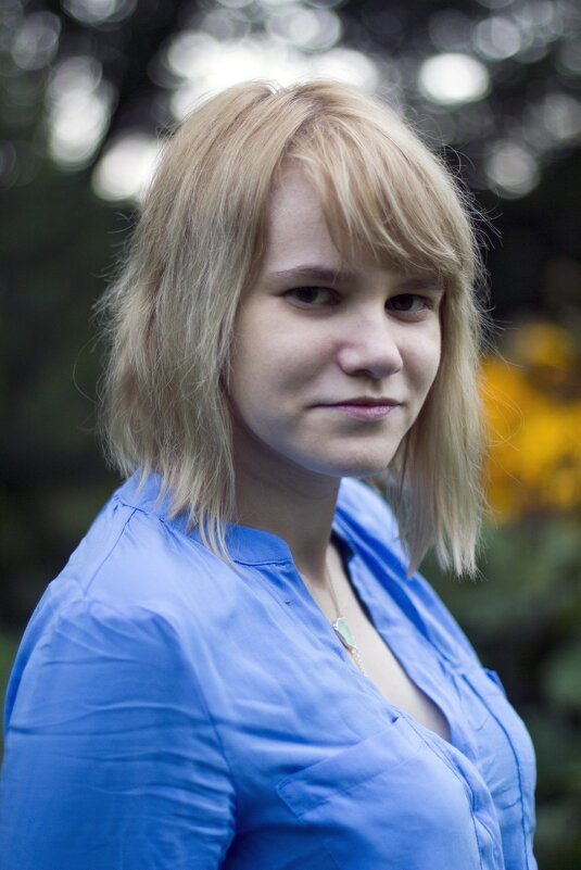 Блондинка в голубой блузке - Виктория Соболевская