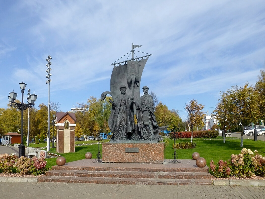 Памятник святым Петру и Февронии Муромским (открыт в 2012-м году) - Наиля 