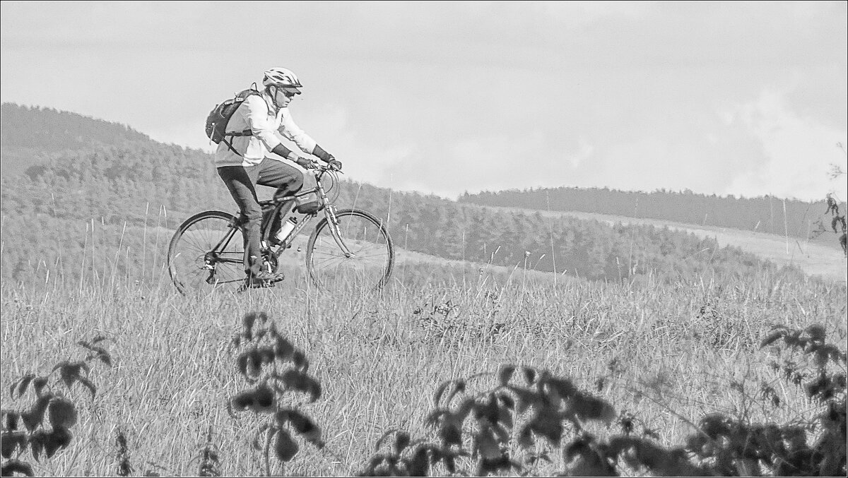 езда на велосипеде на природе - Jiří Valiska