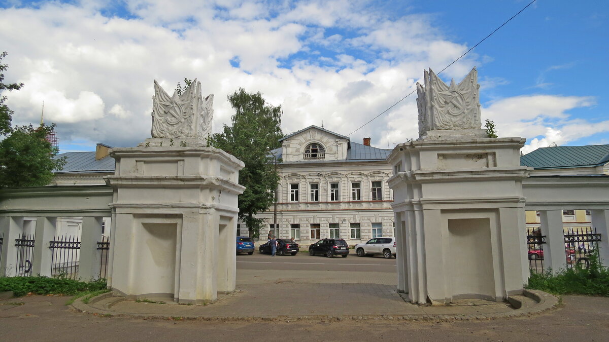 Центральные ворота бывшего городского общественного сада. Кострома. - Елен@Ёлочка К.Е.Т.
