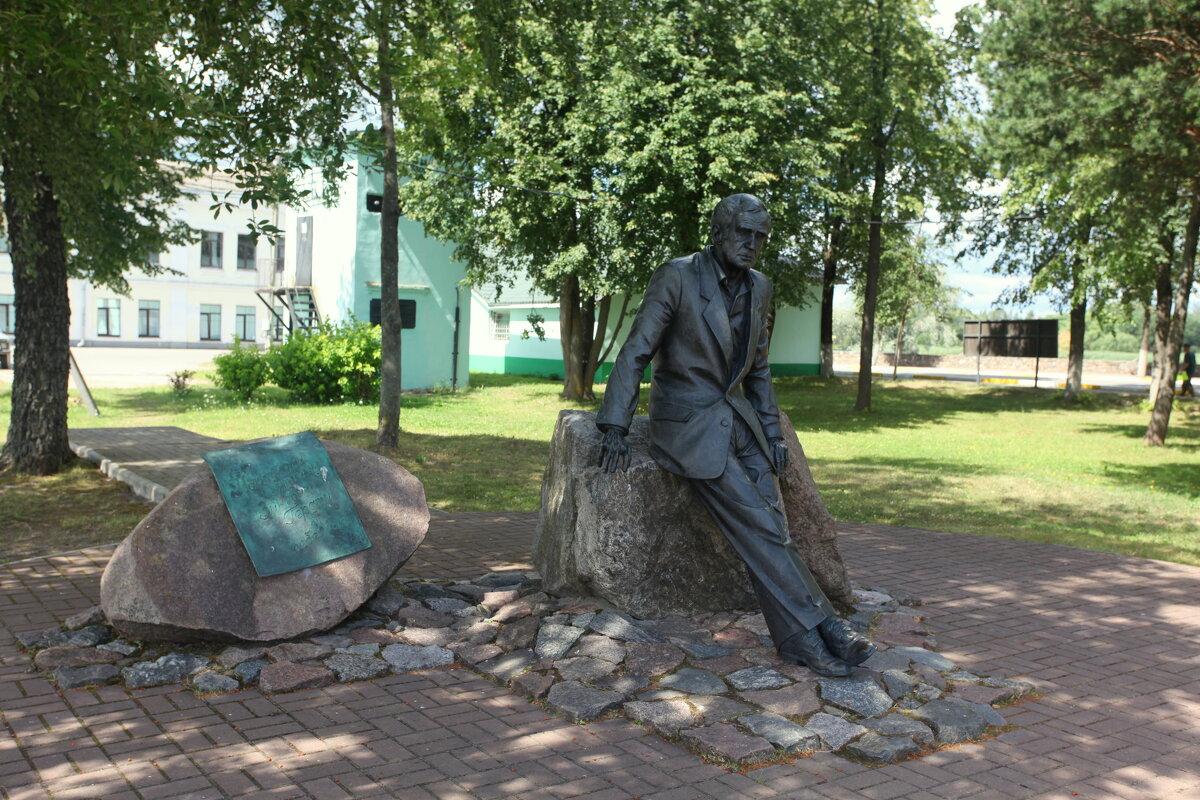 Памятник Зиновию Гердту, уроженцу Себежа. - Зуев Геннадий 