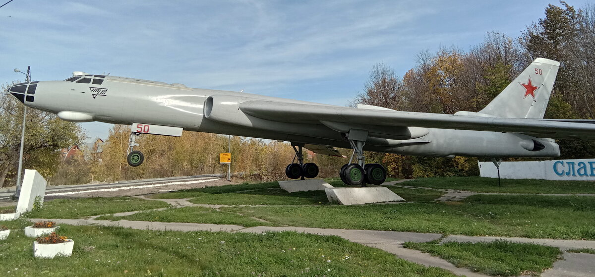 Памятник самолёту ТУ-16 в Дягилево (Рязань) - Tarka 