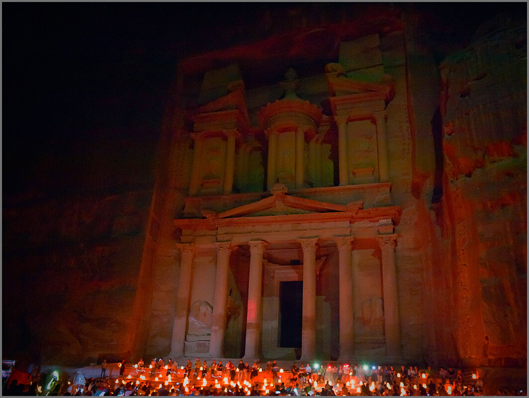 Сокровищница Аль Хазне при свечах. Петра, Иордания - Lmark 