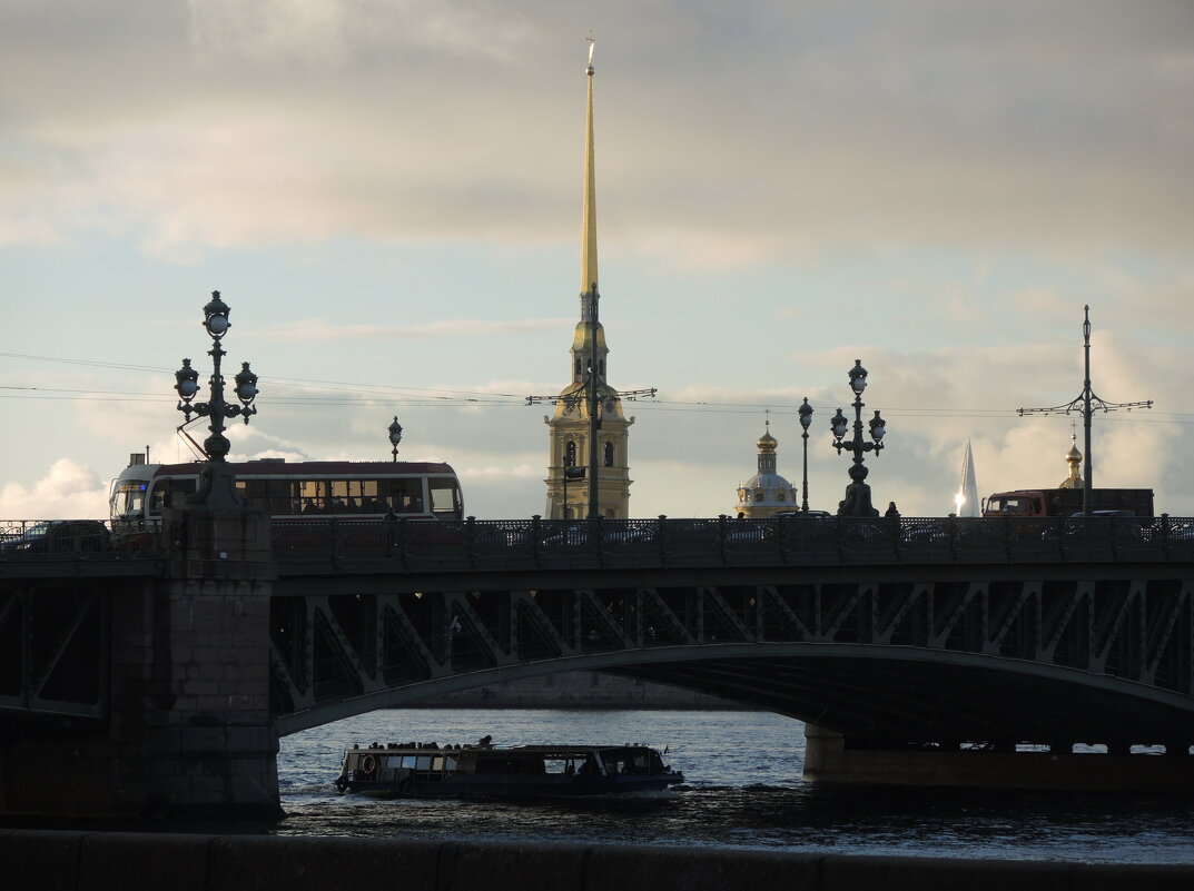 здесь стоит Троицкий мост - sv.kaschuk 