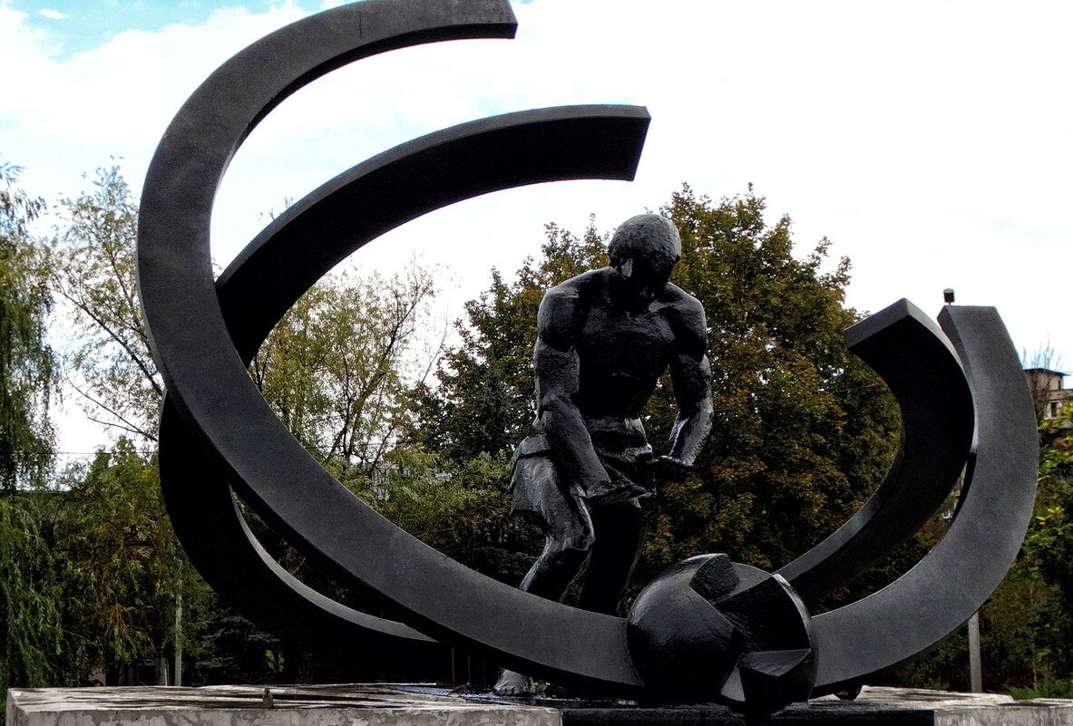 Памятник ликвидаторам аварии на Чернобыльской АС (г.Кривой Рог) - Владимир Бровко