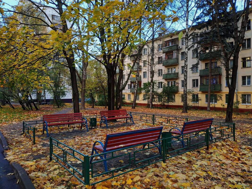 Зрелая осень в городе - Андрей Лукьянов